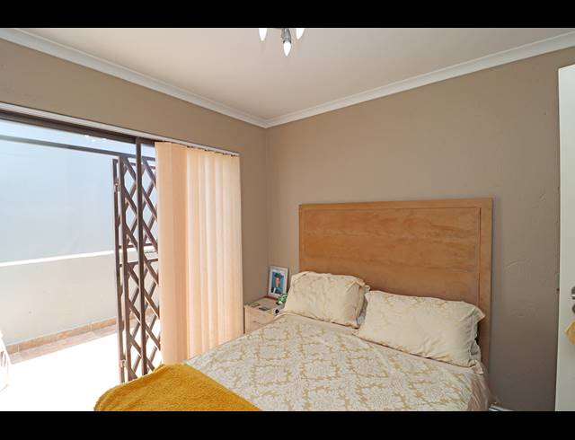3 BEDROOM SECTIONAL TITLE FOR SALE IN GLENHAZEL
